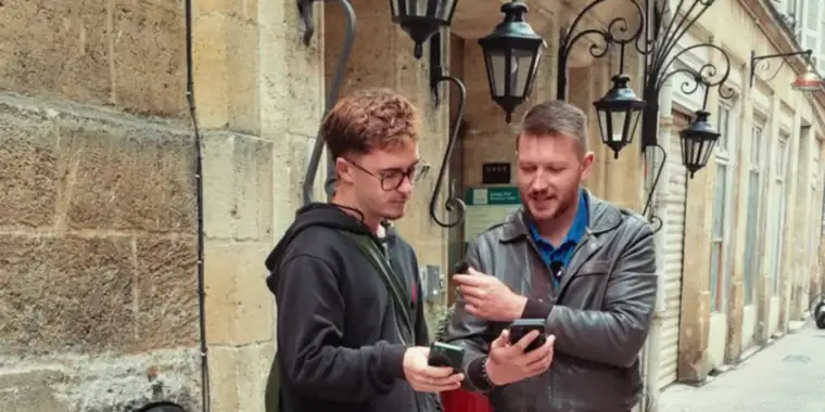 Un passant testé dans la rue à Bordeaux